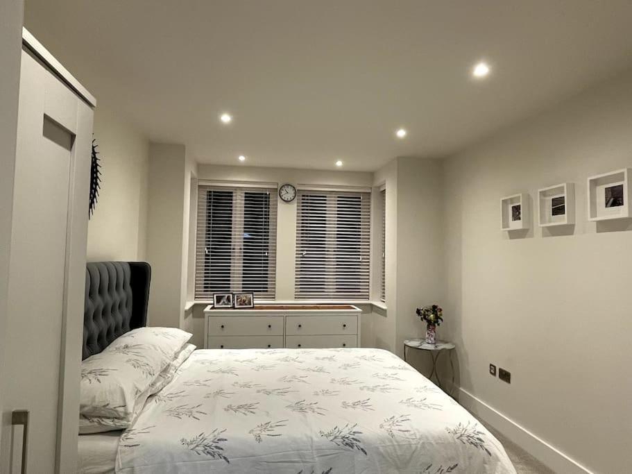 Southgate 2bed Apartment London